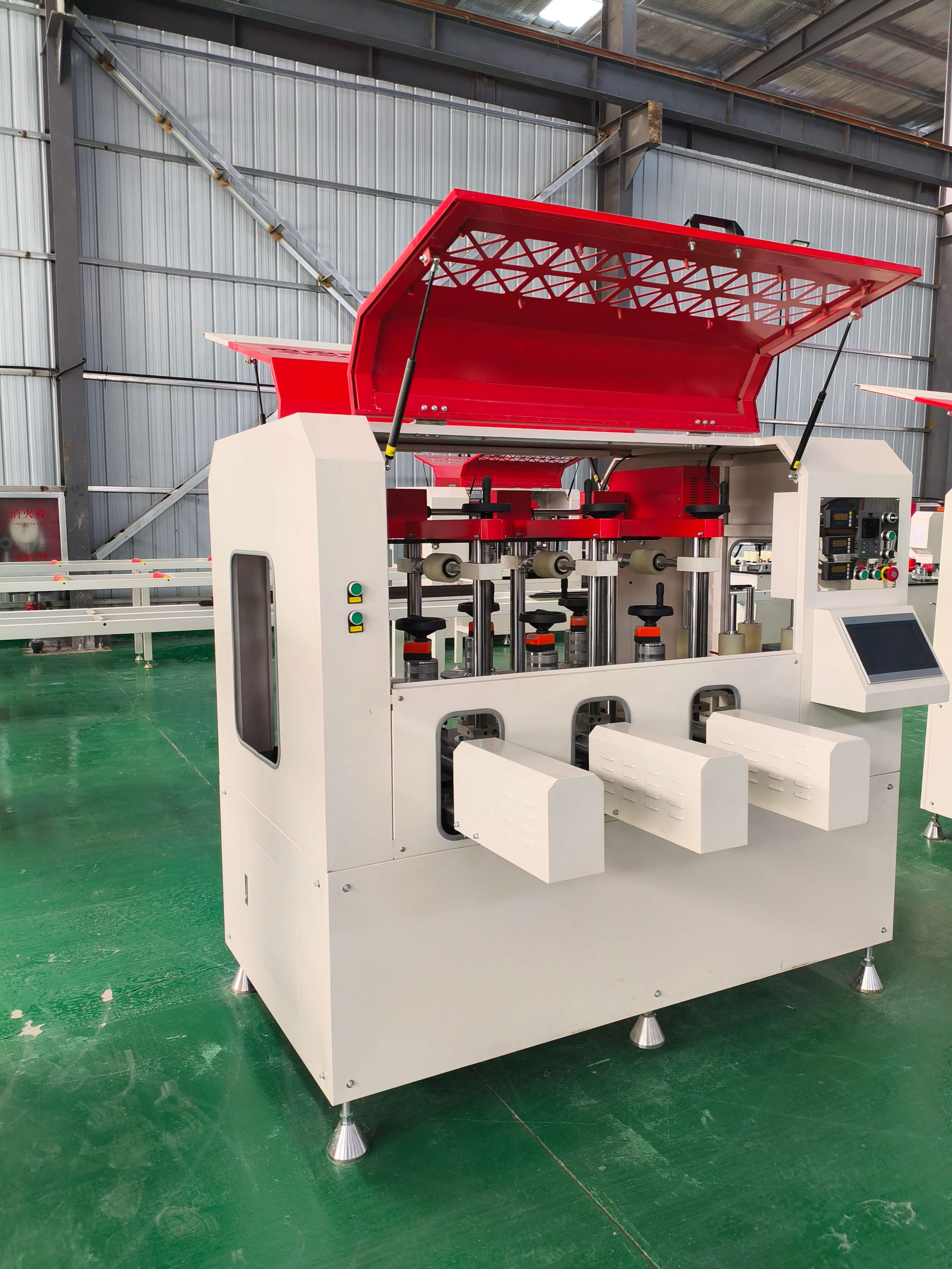 選擇斷橋鋁門窗設(shè)備時(shí)的技術(shù)參數(shù)與考慮因素